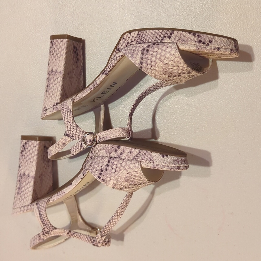 Anne Klein, Snake Pattern Open Toe,T Strap, Block Heels 7.5 - Picture 4 of 10